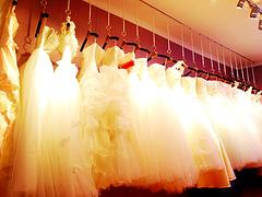 礼服出租，{yl}的咸阳婚纱租赁是由咸阳红妆彩妆礼服摄影提供的