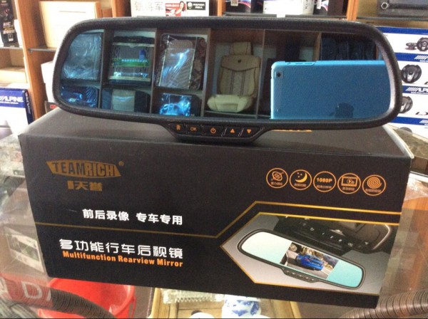DVD导航厂家直销：天誉专车专用多功能行车记录仪后视镜