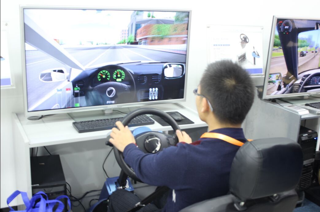 自动版汽车模拟驾驶体验馆 轻轻松松学好车