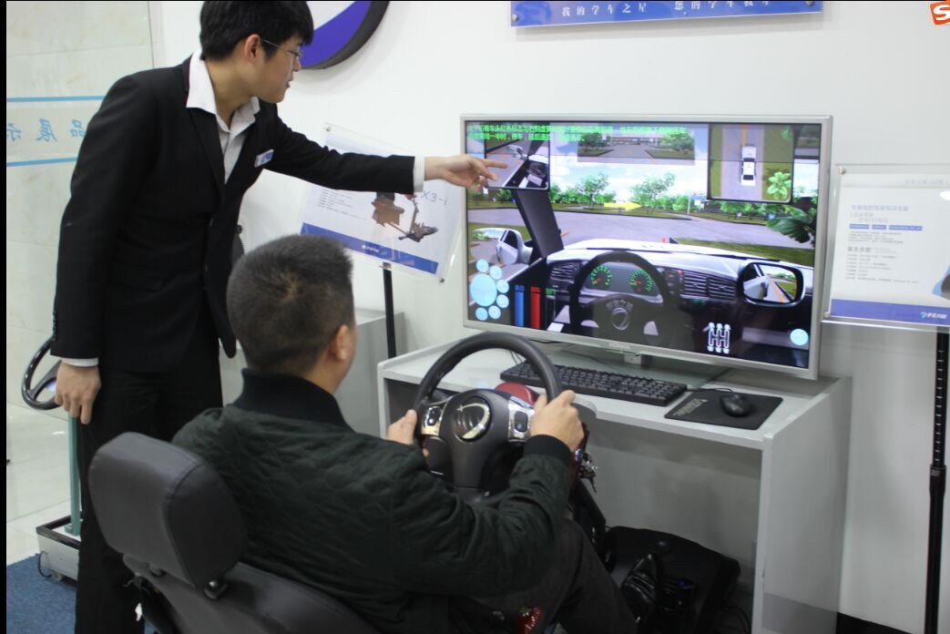 三屏幕主动式汽车驾驶模拟器价格