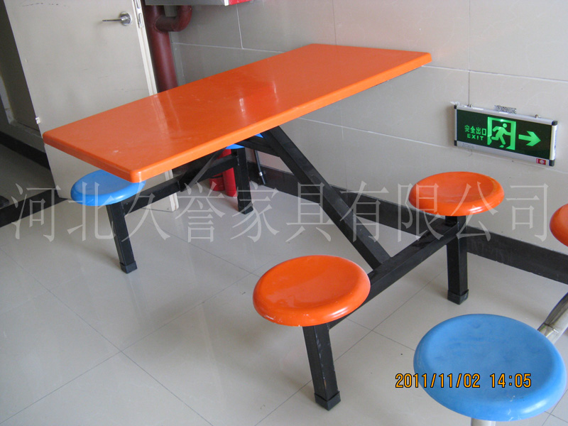 食堂餐桌椅生产厂家，连体餐桌椅价格，四人位餐桌椅图片，尺寸介绍