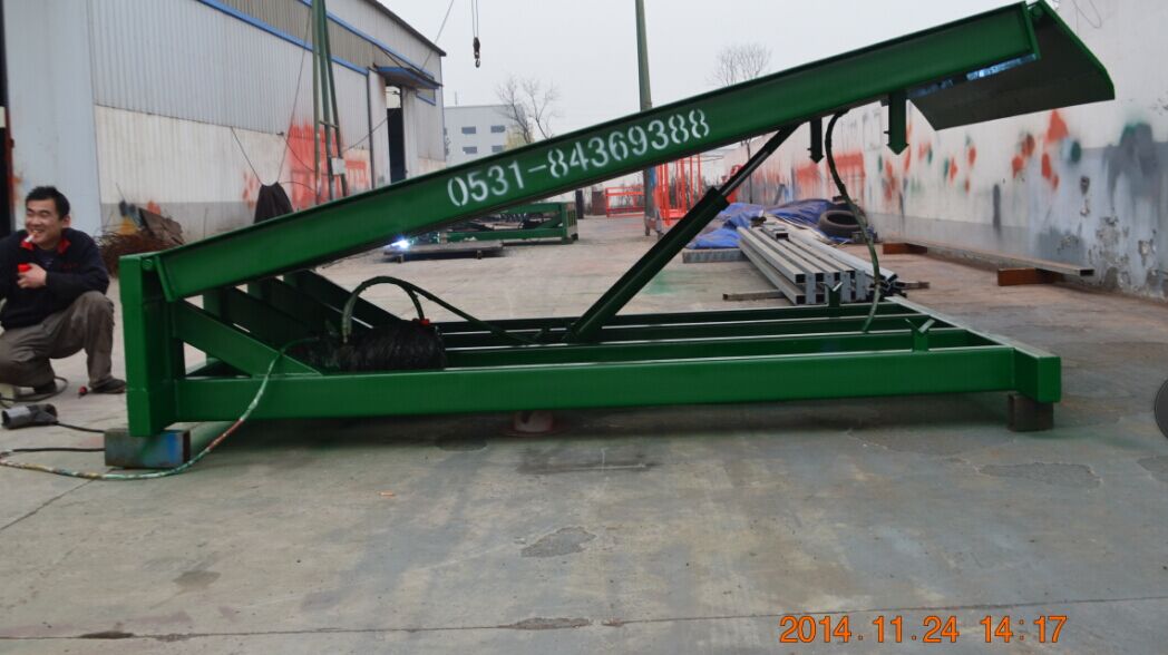 湖北武汉6吨8吨实现货物快速装卸的专用辅助设备 固定液压式登车桥