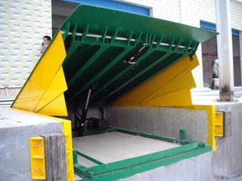 湖北武汉6吨8吨实现货物快速装卸的专用辅助设备 固定液压式登车桥