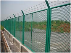 公路护栏厂家 润迪丝网优质体育场护栏供应商