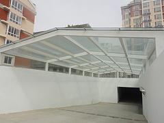 山东地下停车场出入口玻璃罩棚设计：地下停车场出入口加工厂家