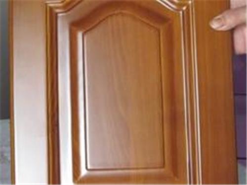 武汉品质{yl}的实木门板供销，神农架林区橱柜门板