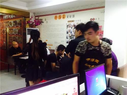 在广州白云区学习xx的隆江猪脚饭小吃培训选{yx}的学校开店王