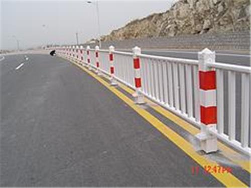 信誉好的PVC道路护栏公司：PVC道路护栏生产厂家