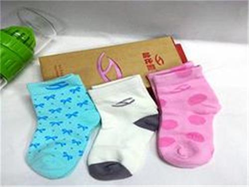 福建可信赖的棉袜市场，晋江厂家供应贴牌运动袜