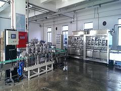 沈阳化工液体定量灌装，供应辽宁质量好的化学品自动定量灌装生产线