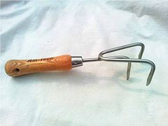 优质的不锈钢三齿耙提供商当属兴盛园林|郑州专业供应不锈钢叉