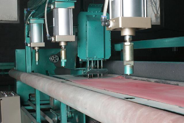 专业生产多针棉被机，，山东大棚棉被机，，汽车棉被机，，千台