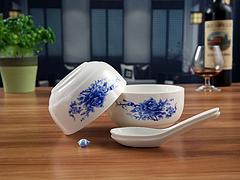 广东青花瓷碗具厂家：潮州质量好的青花瓷日用餐具套装供应