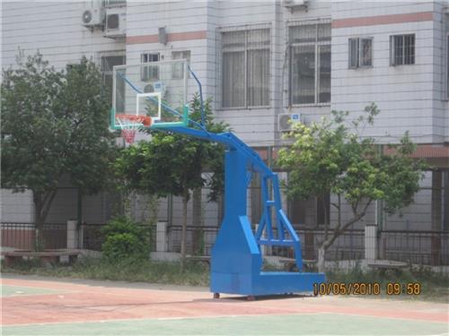 液压篮球架 篮球板篮球场地地坪漆施工 篮球场围网安装 围网报价