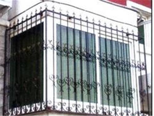 北京市好用的铁艺护窗供应出售：铁艺护窗代理商