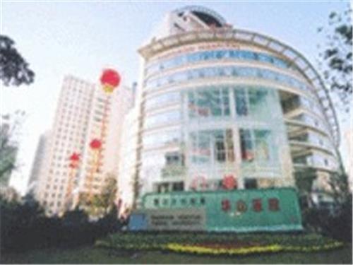 上海地区提供具有口碑的华山医院方丽华xx号服务怎么样     一级的皮肤科方丽华xx号