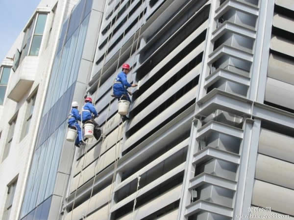 石家庄捷丽物业承接高空外墙清洗服务，专业、安全。