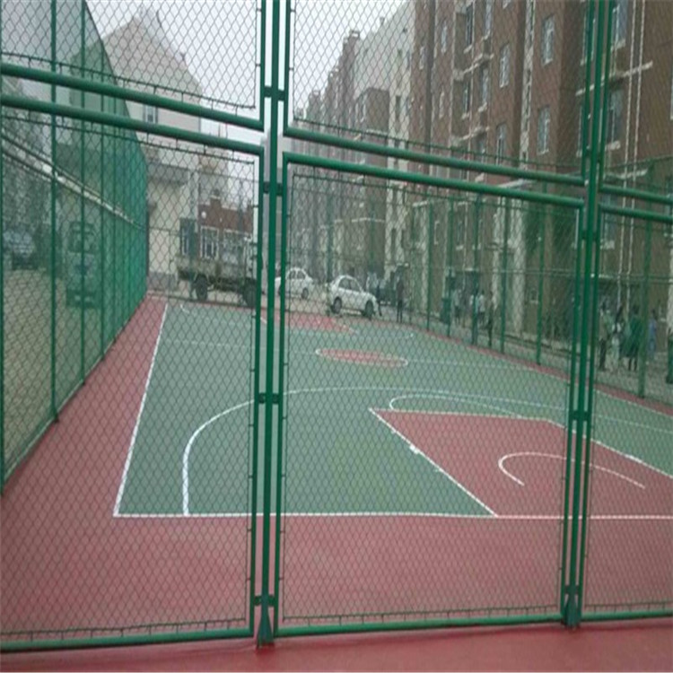 篮球场钢丝围栏：焕滕丝网供应便宜的球场钢丝围栏