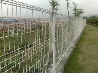 全球xxxx¤河北厂家玥池供应优质双圈护栏网，价格也不贵