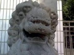 济南石狮子雕刻哪家好？价格是多少？来济南找名誉雕刻，靠谱！