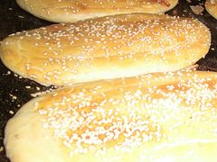 何师傅小吃培训是专业的江苏黄桥烧饼批发商 那里教烧饼设备