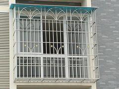 哪里可以买到新款防盗窗：阳台护栏代理加盟