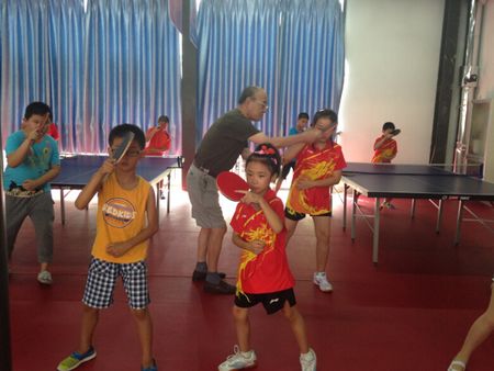 济南东方乒乓球-马指导【亲临】各分校指导少儿乒乓球培训动作！
