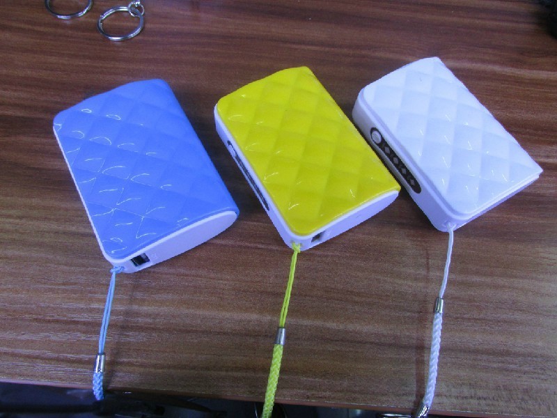 销量{lx1}款手机充电宝批发定做 深圳yz手机移动电源厂家