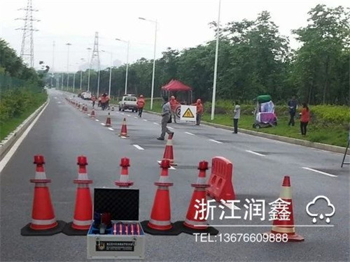 道路交通事故现场防闯入安全预警系统