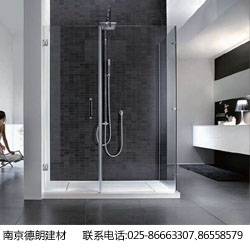 傅测量尺寸，上门完成淋浴房定做安装凯诺威，品质A的卫生间淋浴房设计。