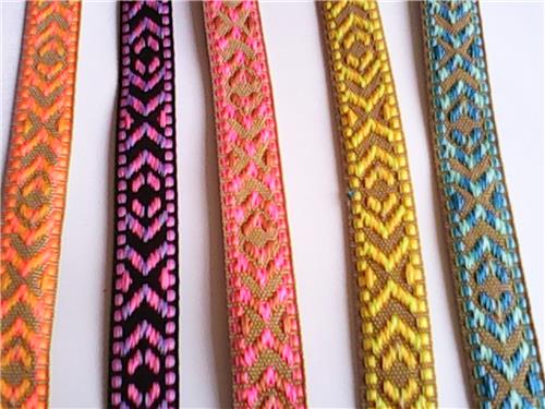 厂家生产销售涤纶间色织带,颜色多种,款式多样