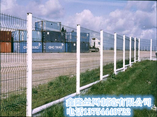 护栏网厂家 三角折弯护栏 公路护栏网/鑫隆丝网制造