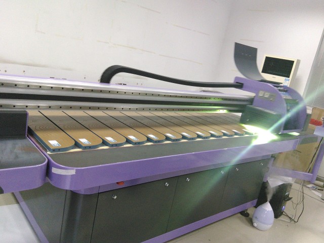 铝塑板UV喷绘加工厂|移门UV喷绘制造商